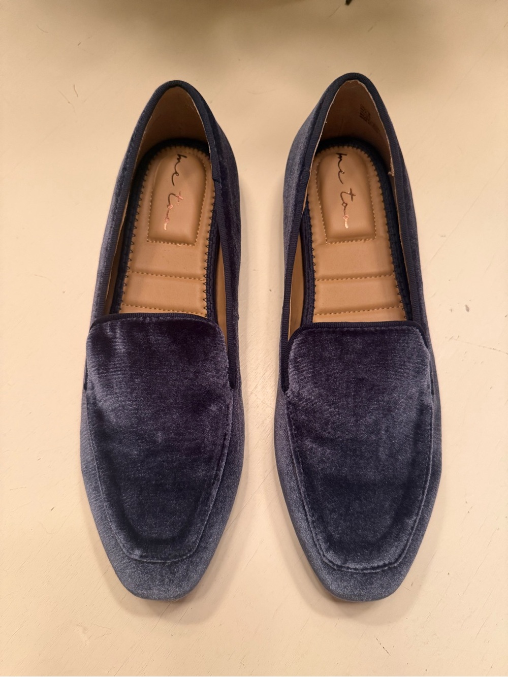 me too Velvet Slip-On Loafers in Navy Blue